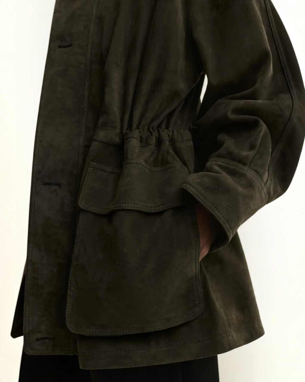 Veste Merci Paris Arma Maeve en daim vert foncé avec taille ajustable par cordon et poches plaquées