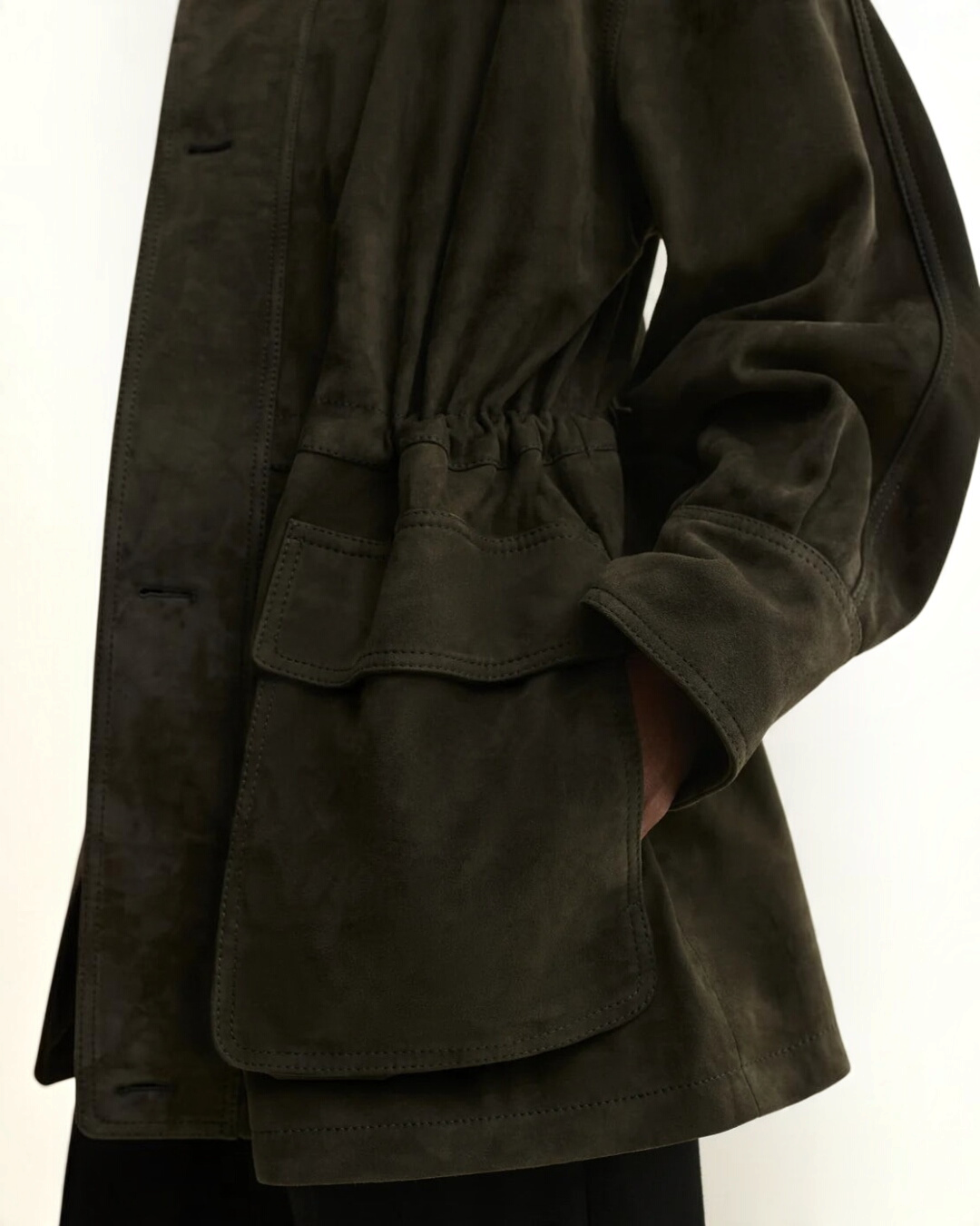 Veste Merci Paris Arma Maeve en daim vert foncé avec taille ajustable par cordon et poches plaquées