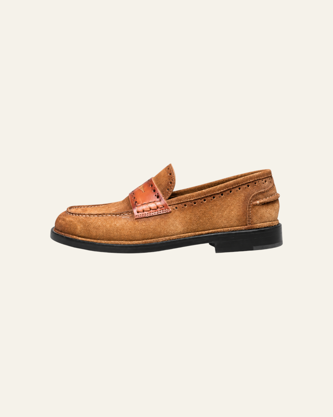 Mocassin Merci Paris Elia Maurizi en cuir suédé marron avec détails brogue et bride en cuir lisse