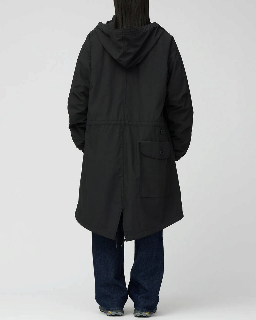 Vue arrière de la parka hybride Takibi Merci Paris par Snow Peak, manteau noir ajustable avec capuche et grande poche