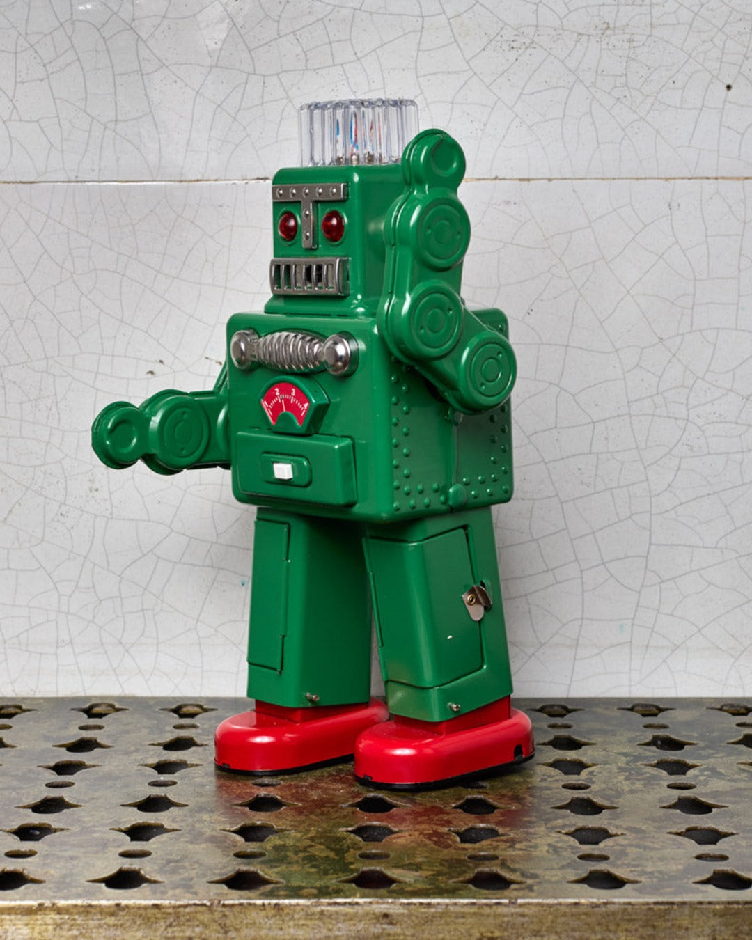 Die Blechfabrik - Robot Smoking - Vert