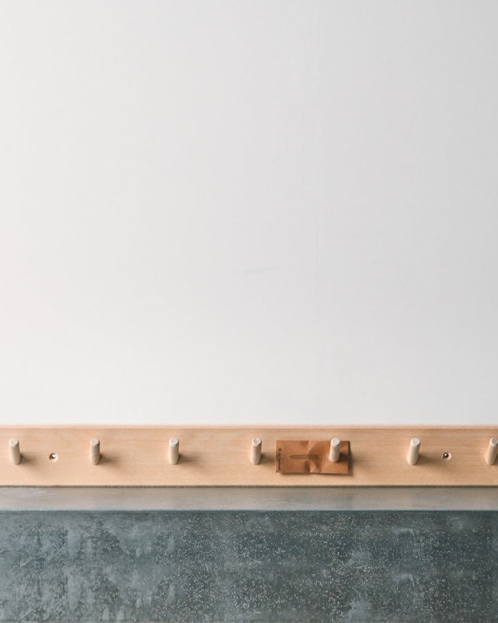 Iris Hantverk - Wooden Hook Rack - 7 Hooks