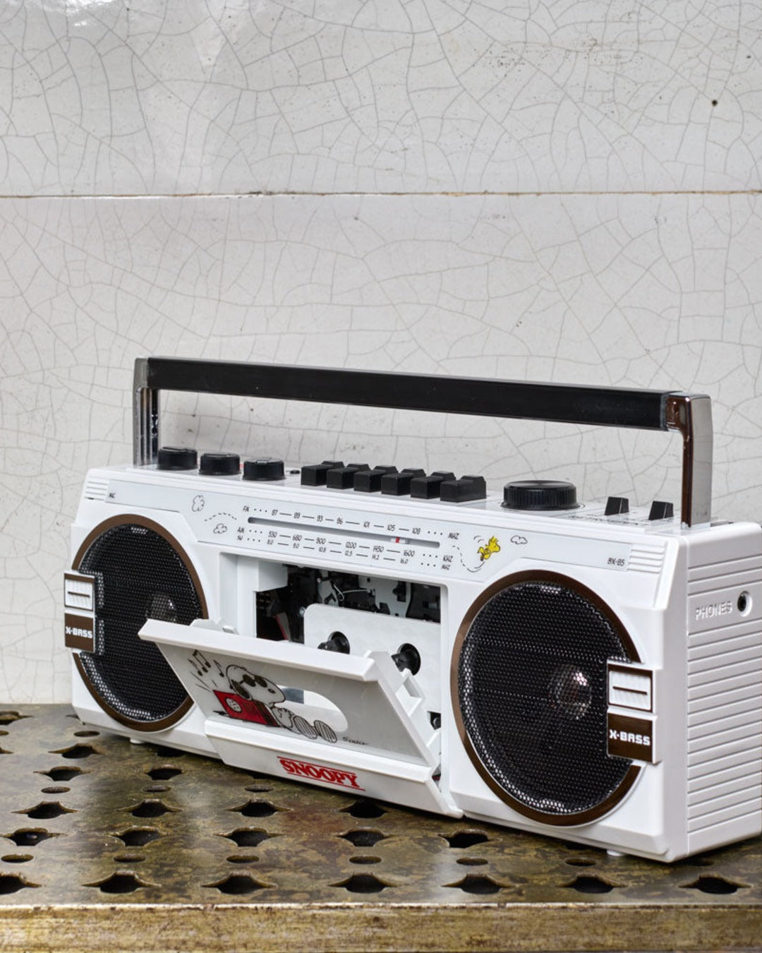 Peanuts x Retrospekt - Boombox Cassette Player BX85 - Snoopy