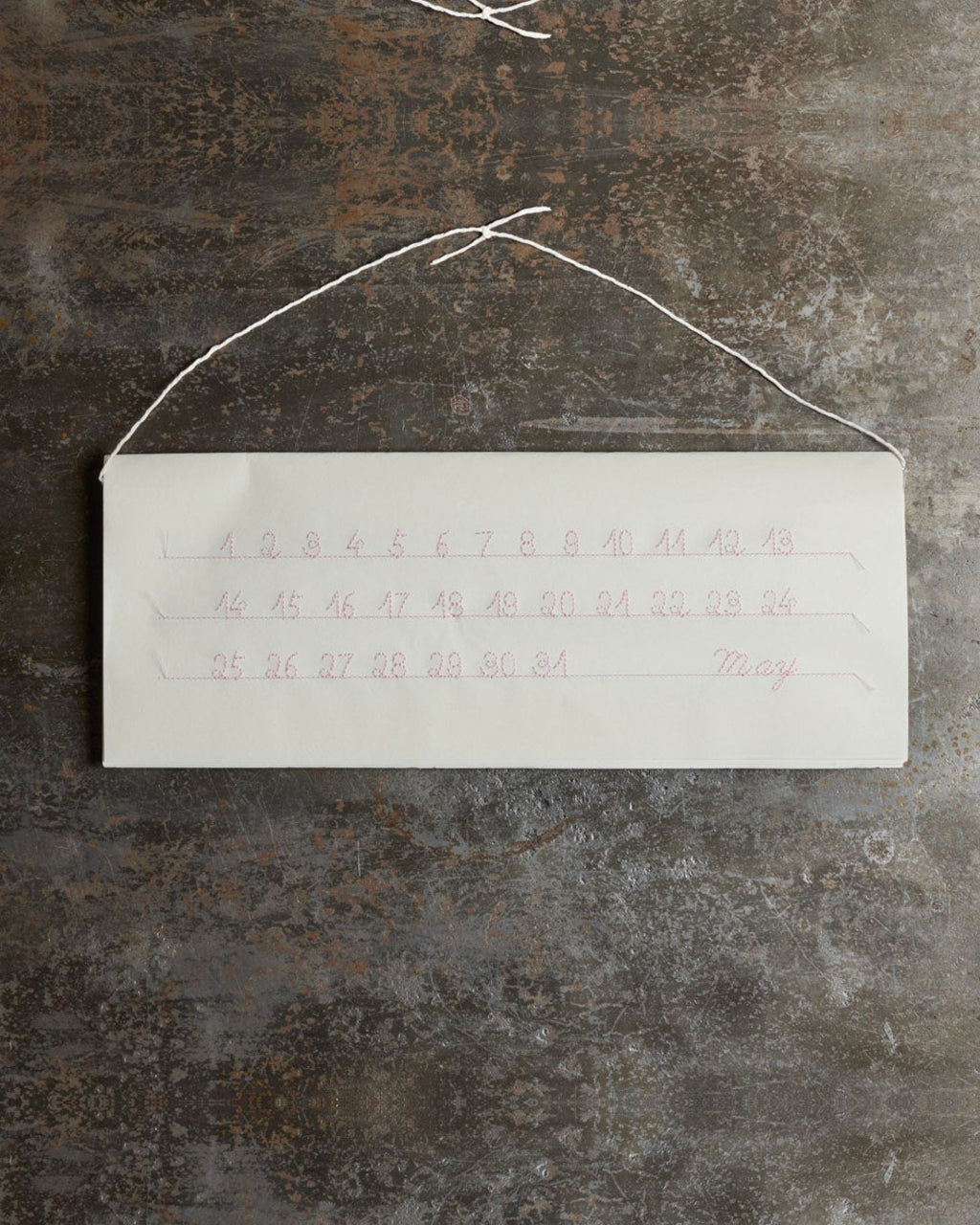 Kkuyo - Wire Wall Calendar