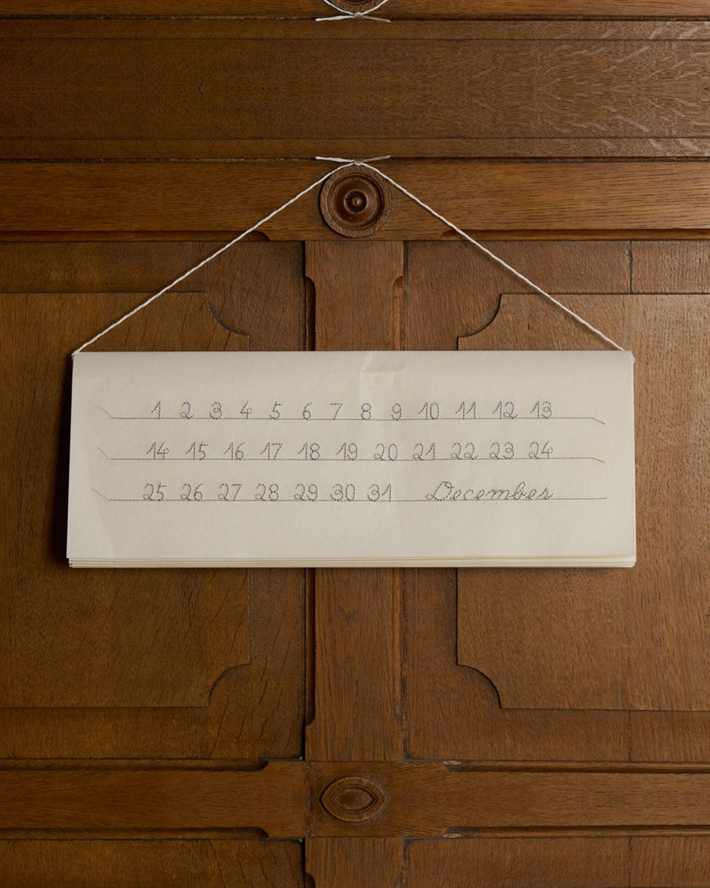 Kkuyo - Wire Wall Calendar