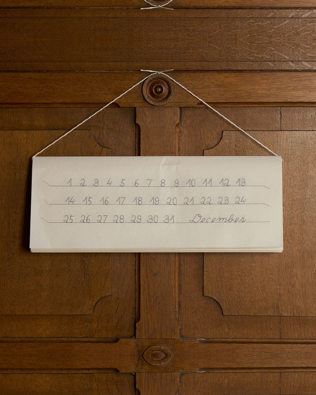 Kkuyo - Wire Wall Calendar