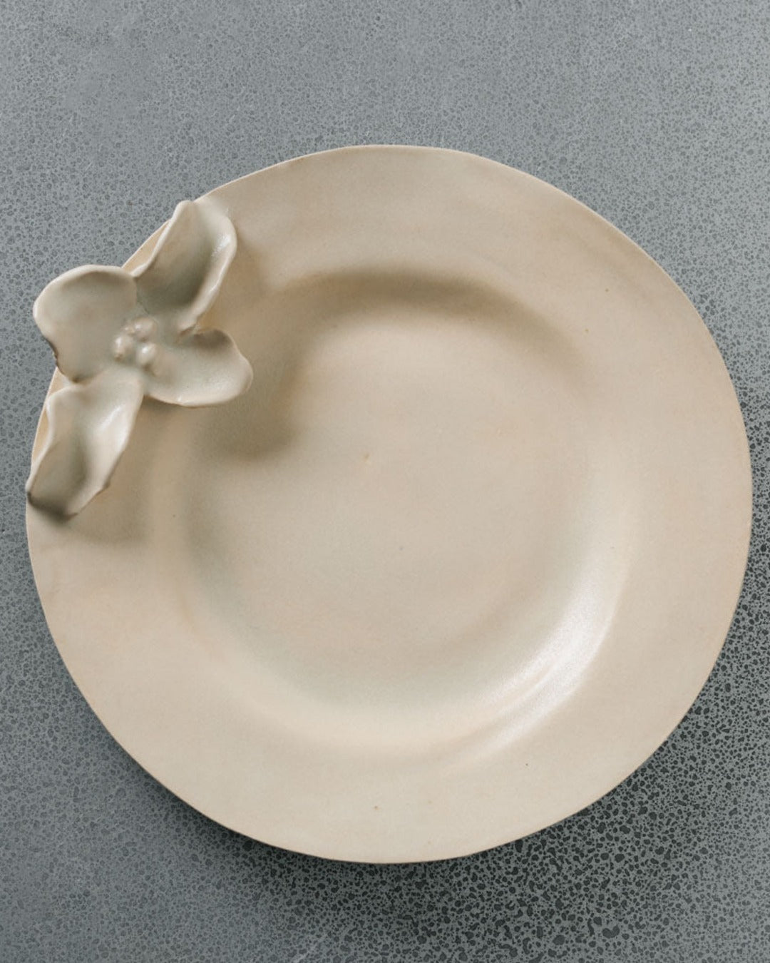 Anne Sophie Matrella - Large Flower Plate - Satin White