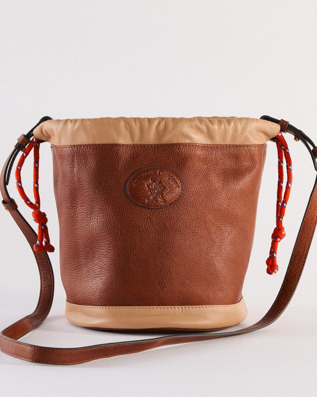 Au Vieux Campeur - Congés Payés - Sac Grimpeur En Cuir - Camel & Beige
