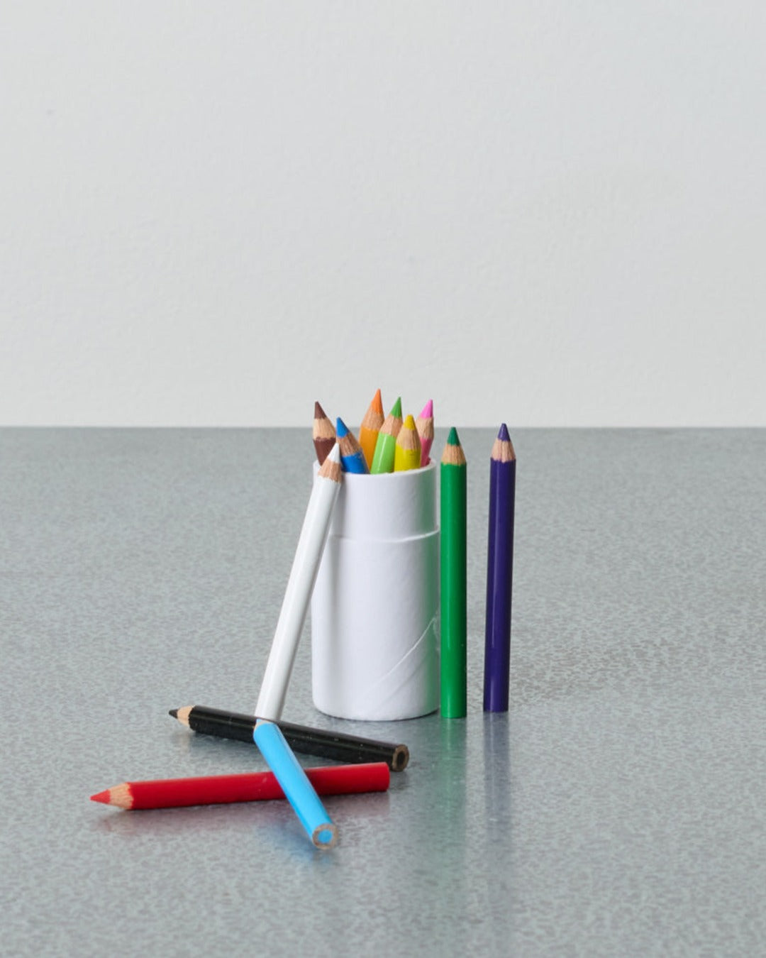 Letterbox - Box of 12 mini colored pencils