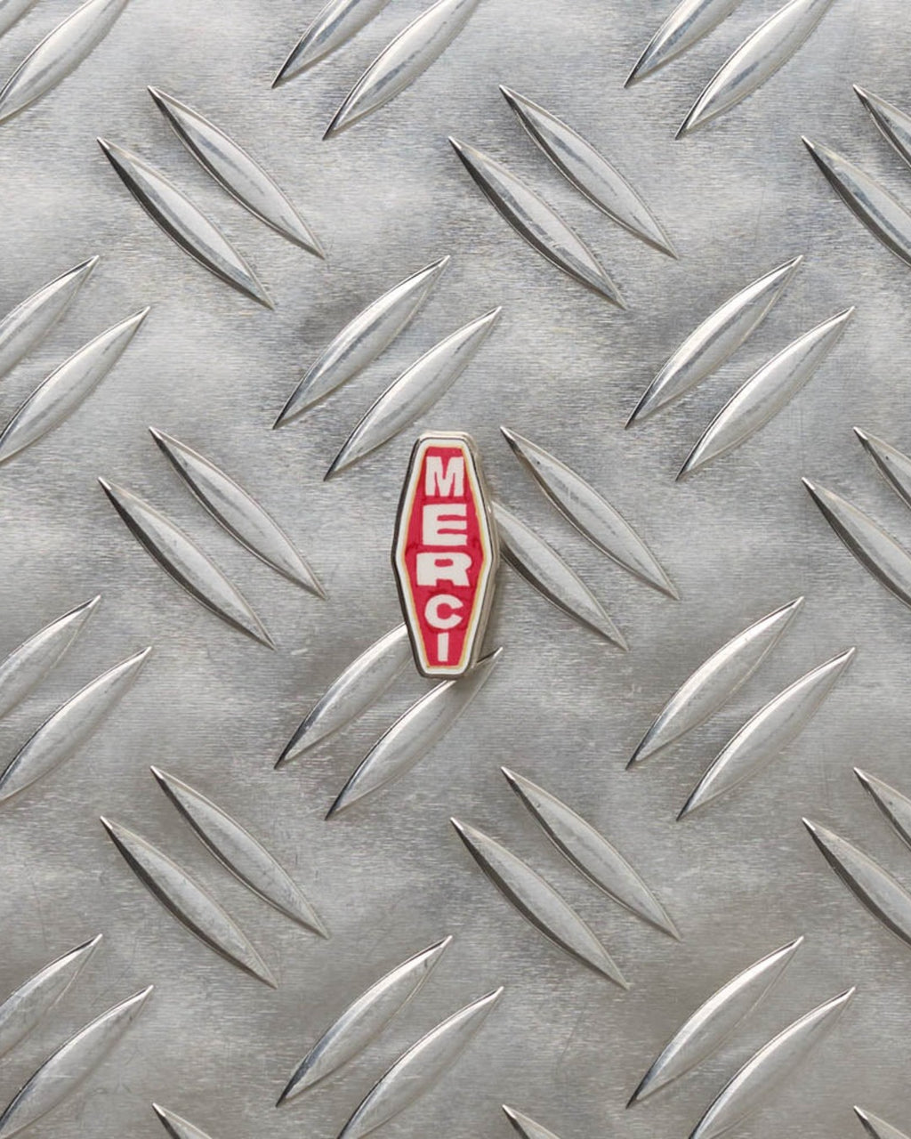 Merci x Shia Mcshia - Pins Tabac