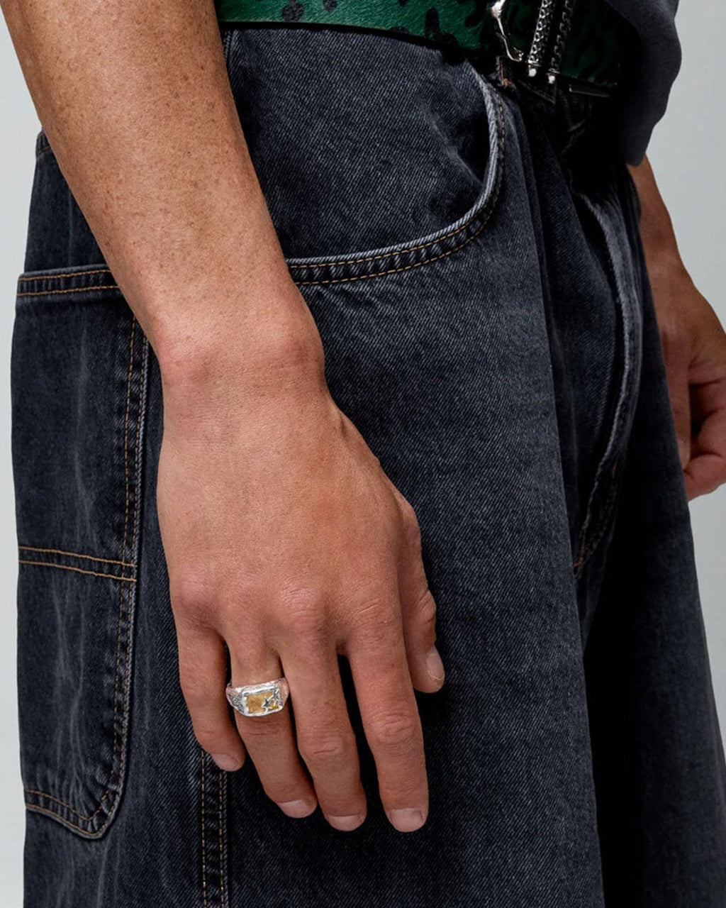 Two Jeys - Yellow Baguette Stone Ring - Silver