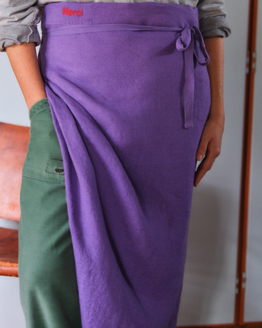 Merci - Washed linen apron - Storm Violet