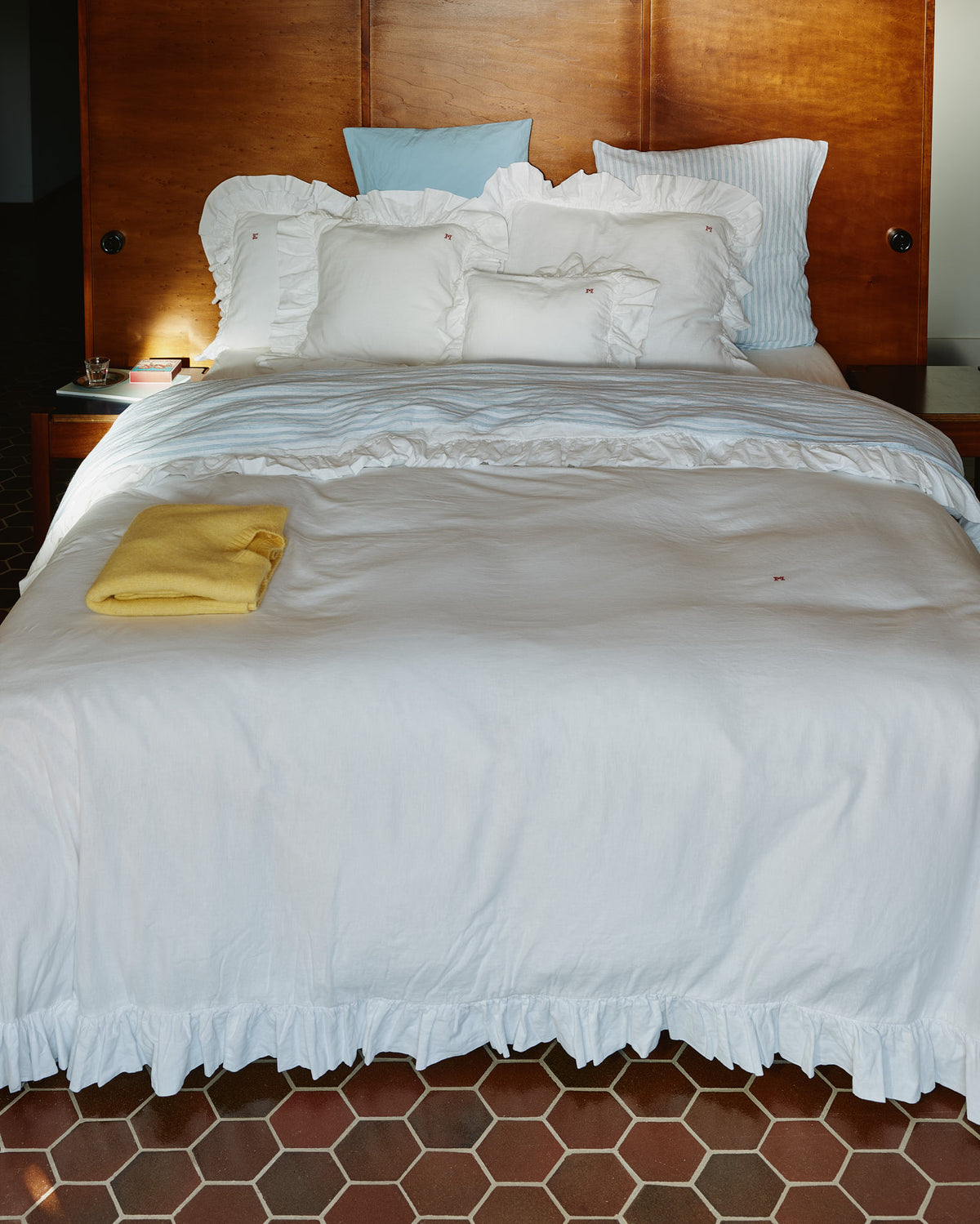 Merci - Embroidered Linen Bedding Set - 01 Ruché