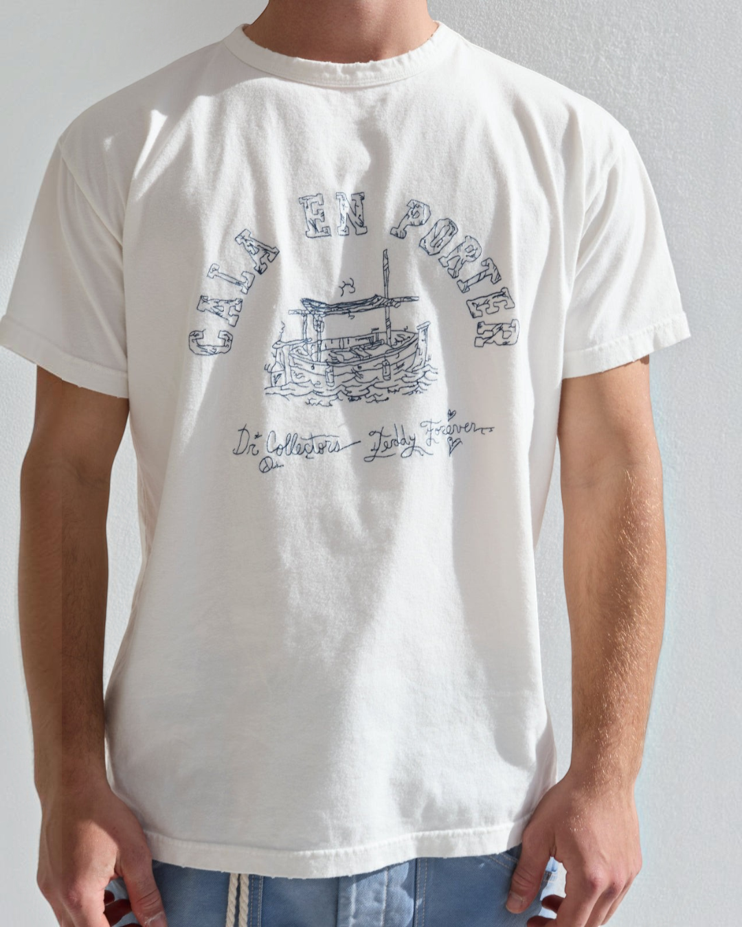 T-shirt Merci Paris Dr Collectors en coton biologique blanc cassé avec broderie vintage Cala En Porter et bateau
