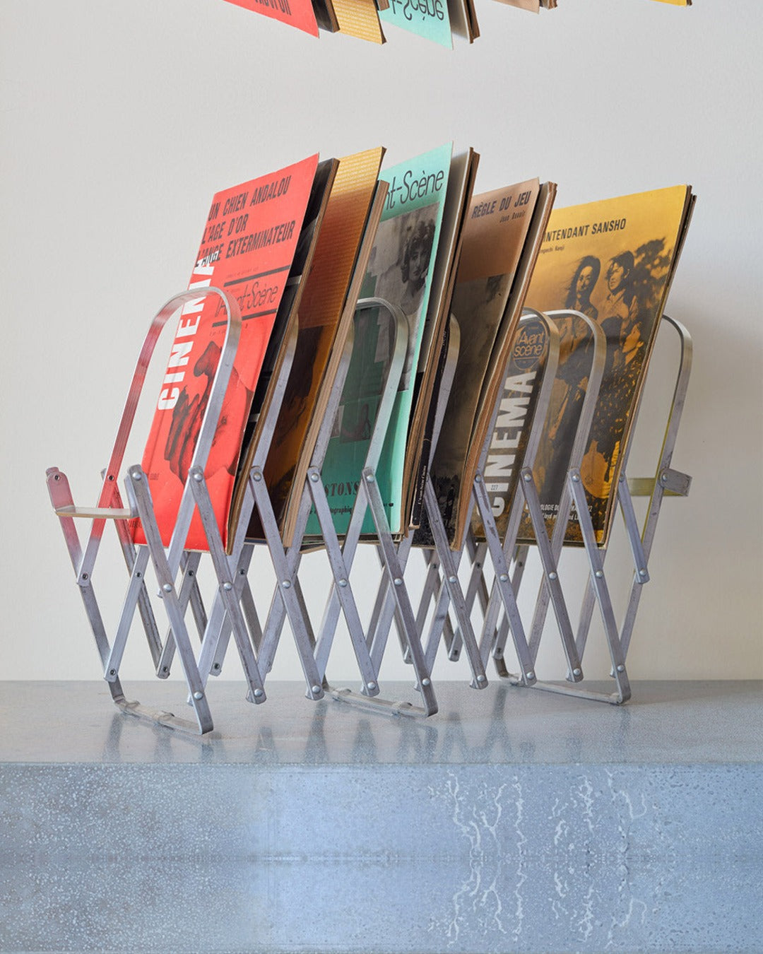 Radius Design - 10 compartment zig zag magazine holder