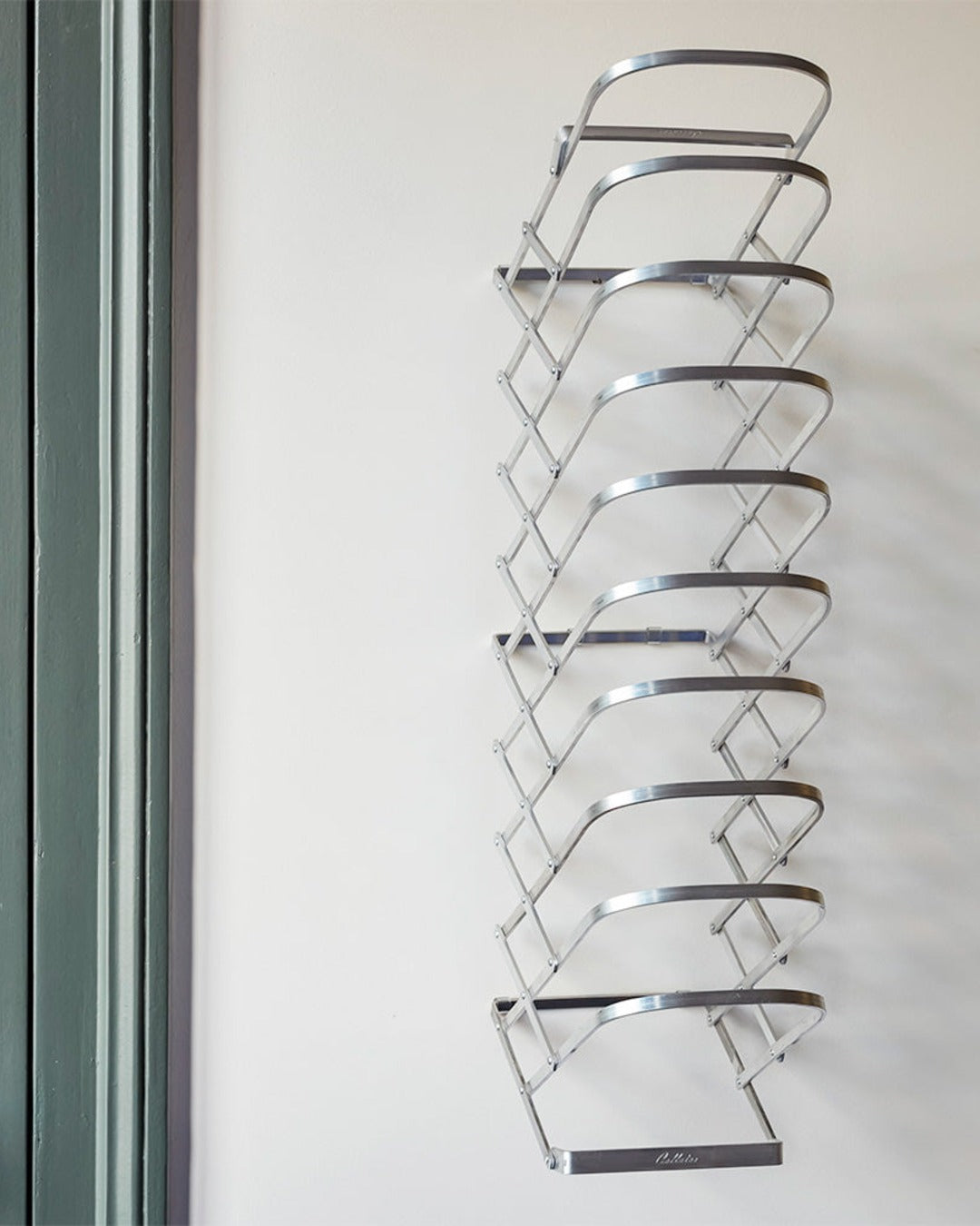 Radius Design - 10 compartment zig zag magazine holder
