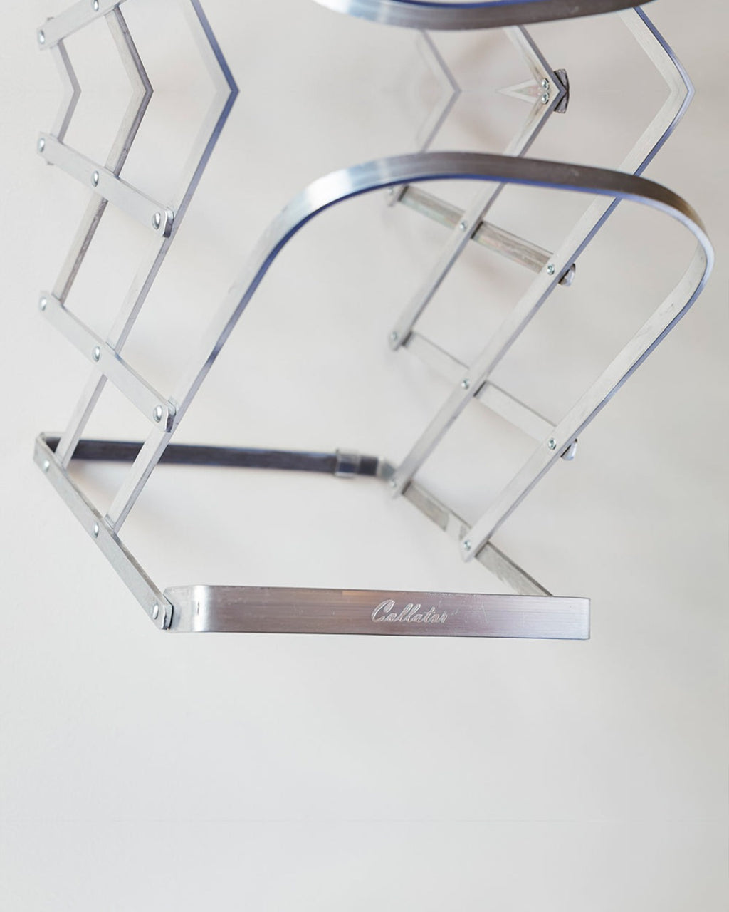Radius Design - 10 compartment zig zag magazine holder