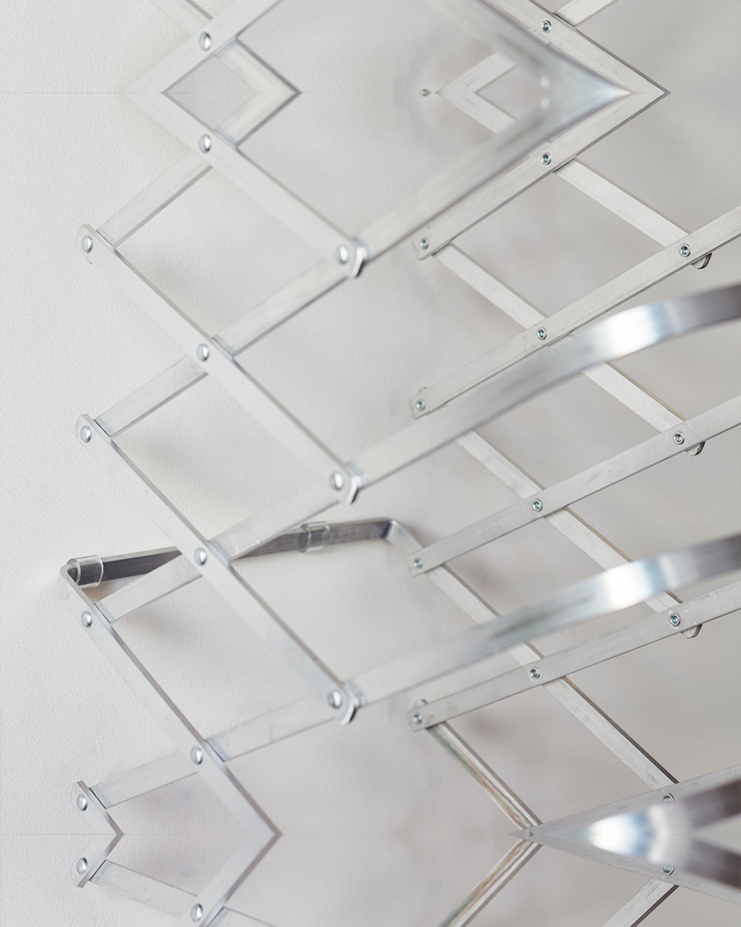 Radius Design - 10 compartment zig zag magazine holder