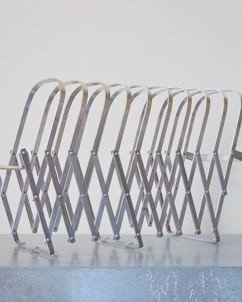 Radius Design - 10 compartment zig zag magazine holder