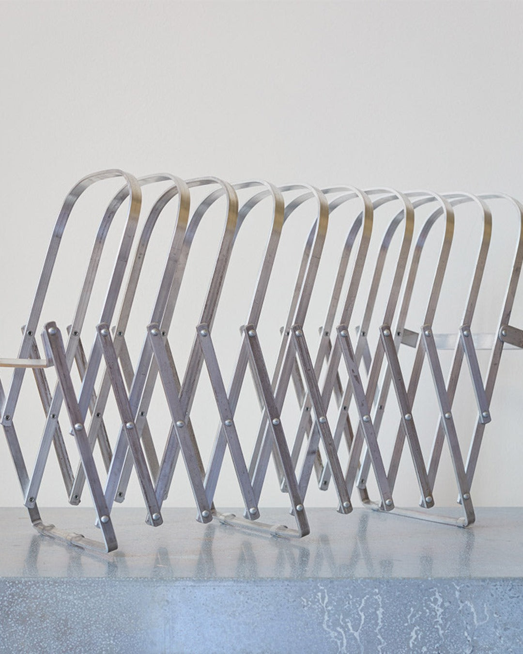 Radius Design - 10 compartment zig zag magazine holder