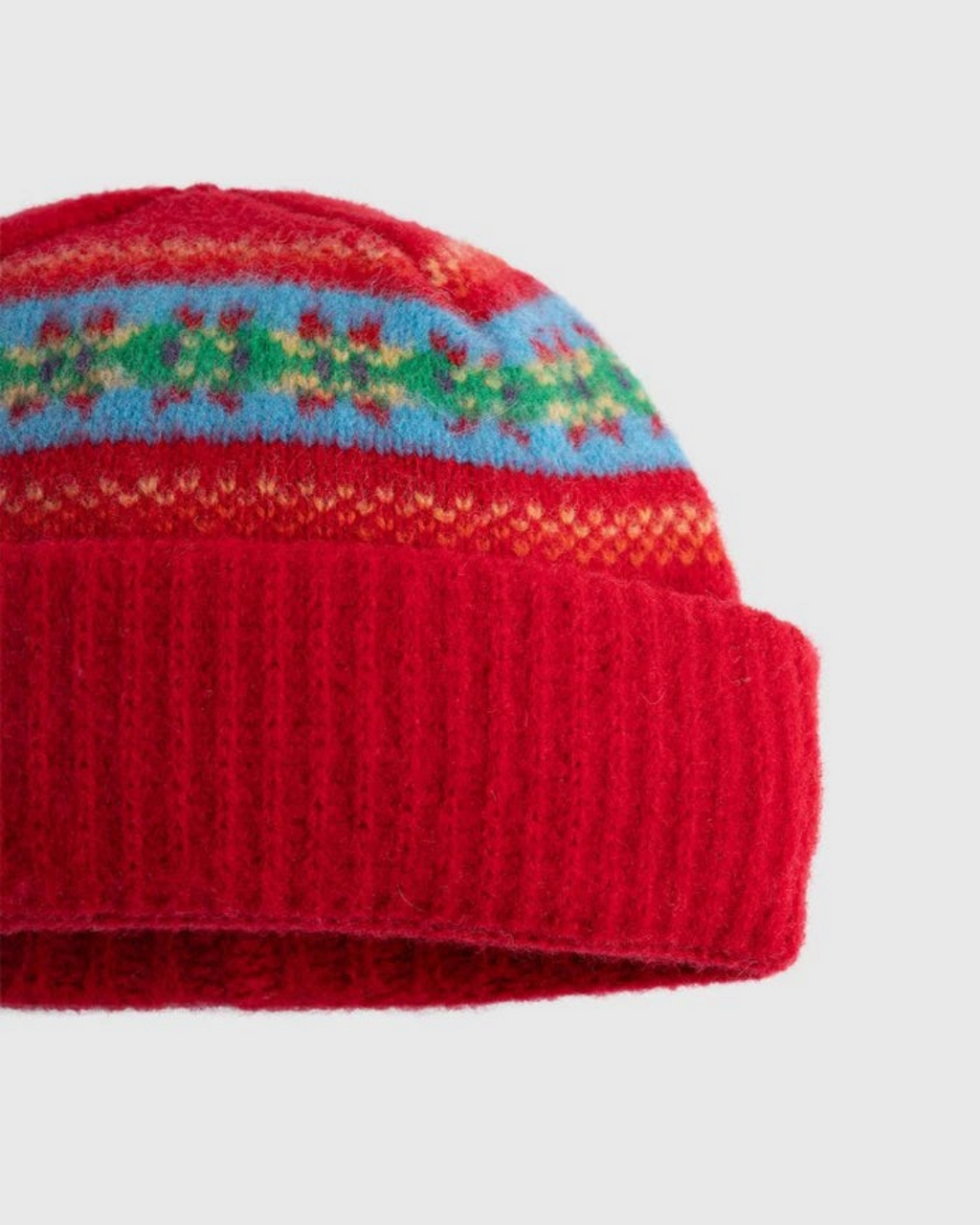 Bonnet Merci Paris Howlin en laine d'agneau rouge avec motifs graphiques colorés et revers en maille côtelée