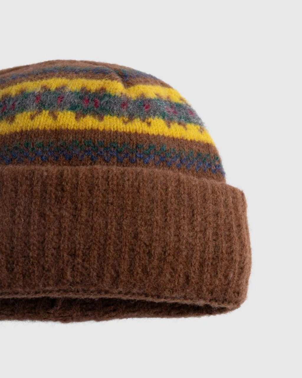 Bonnet Merci Paris Howlin en laine d'agneau marron avec motifs graphiques colorés et revers en maille côtelée