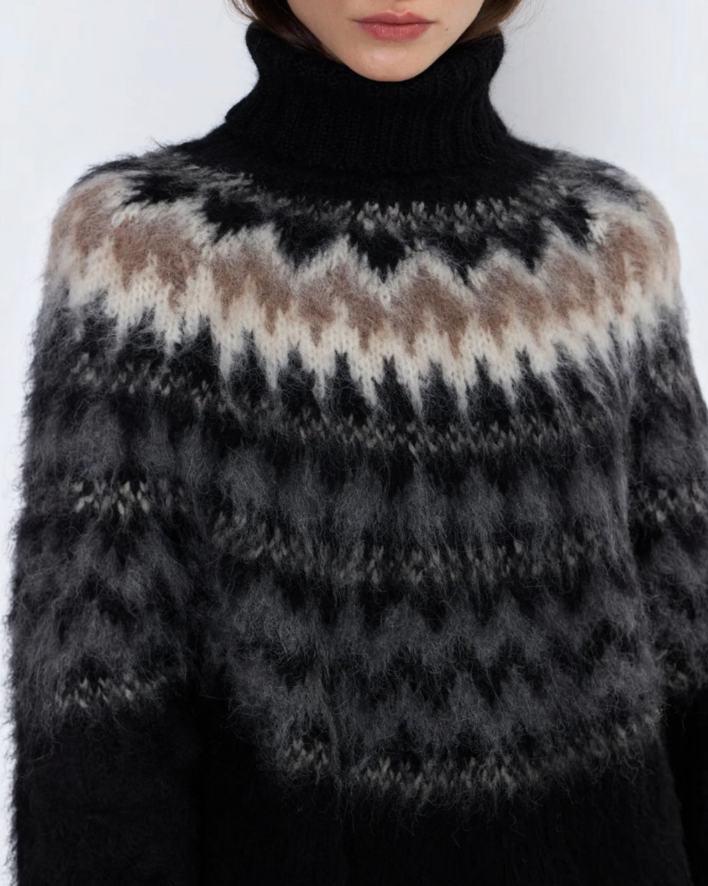 Pull Andean Merci Paris en laine d'alpaga brossée noire avec motif jacquard Fair Isle et col roulé