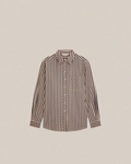 Chemise Henriette Moismont en coton rayé bleu et beige avec col rond et poche poitrine, vendue par Merci Paris