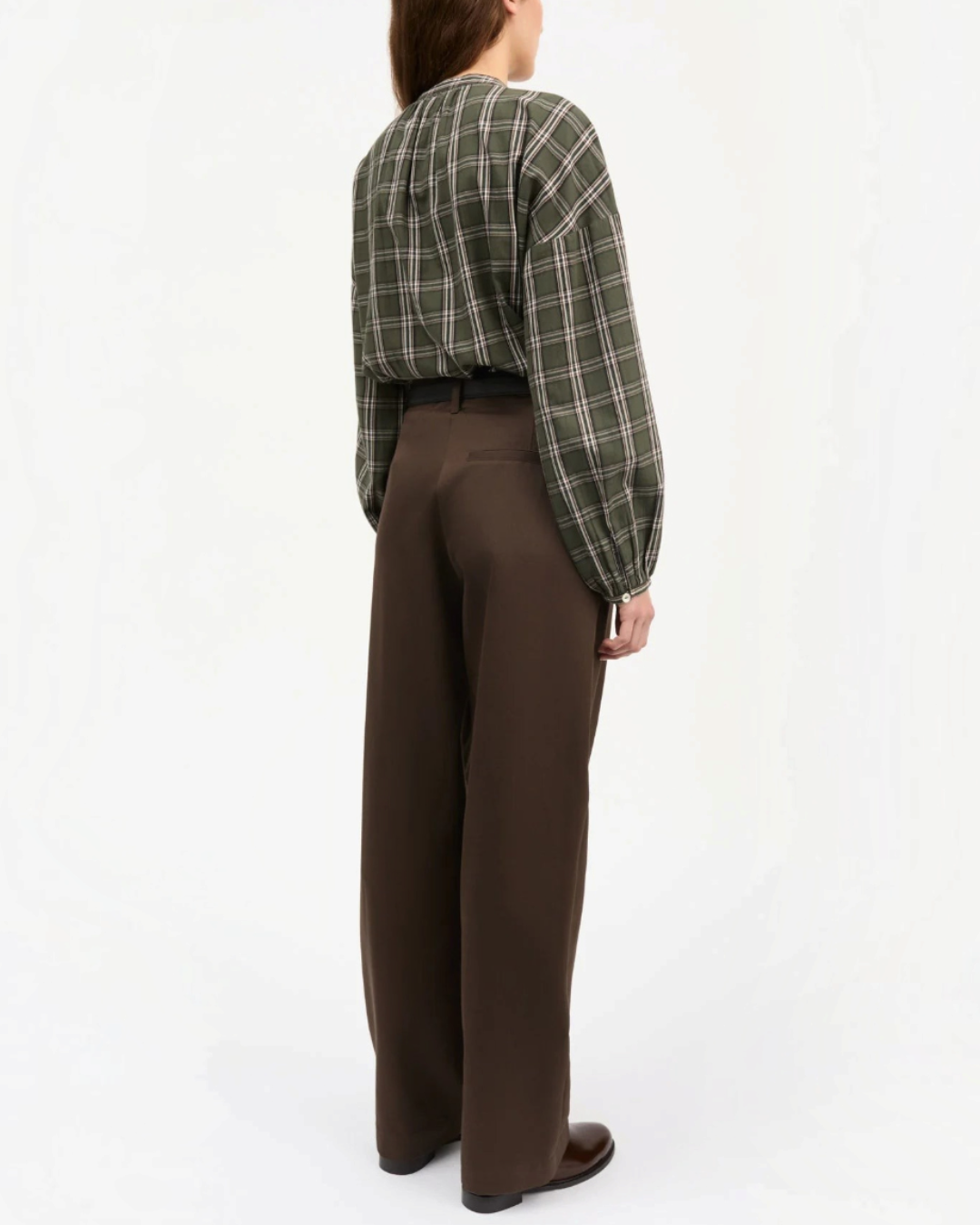 Vue arrière de la chemise Merci Paris Skall Studio Cilla à carreaux verts et blancs en coton biologique ample