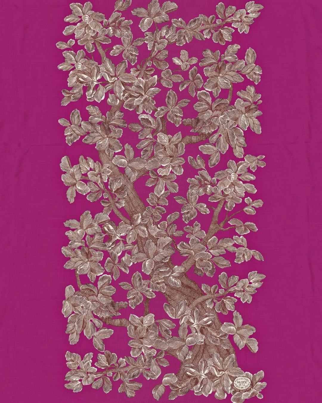 Echarpe en laine Merci Paris Inoui Editions Arboris couleur fuschia avec motif d'arbre gravé détaillé
