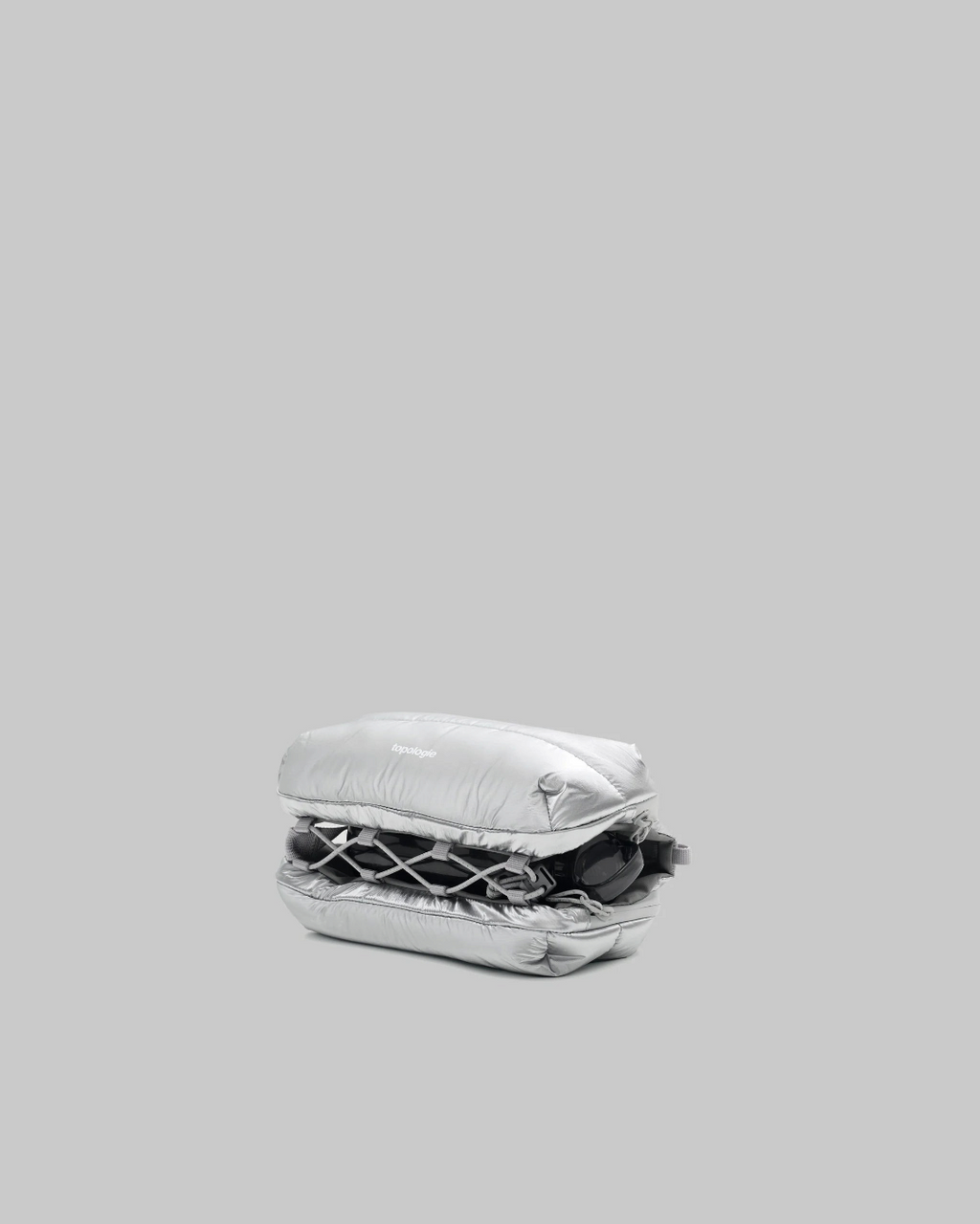 Sac bandoulière Merci Paris Topologie Bottle Sacoche Medium gris effet matelassé avec compartiment pour bouteille