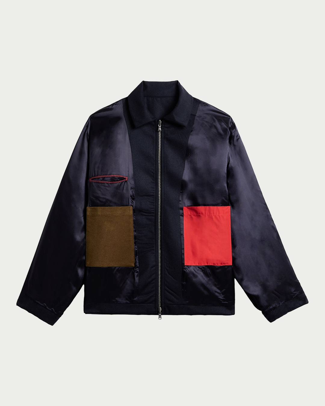 Veste Merci Paris Homecore Keanu Sleek bleu marine coupe boxy avec poches contrastantes marron et rouge