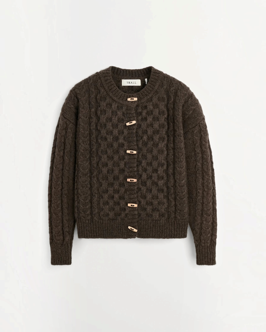 Cardigan en laine marron foncé Merci Paris avec maille torsadée, col rond et boutons en bois contrastants