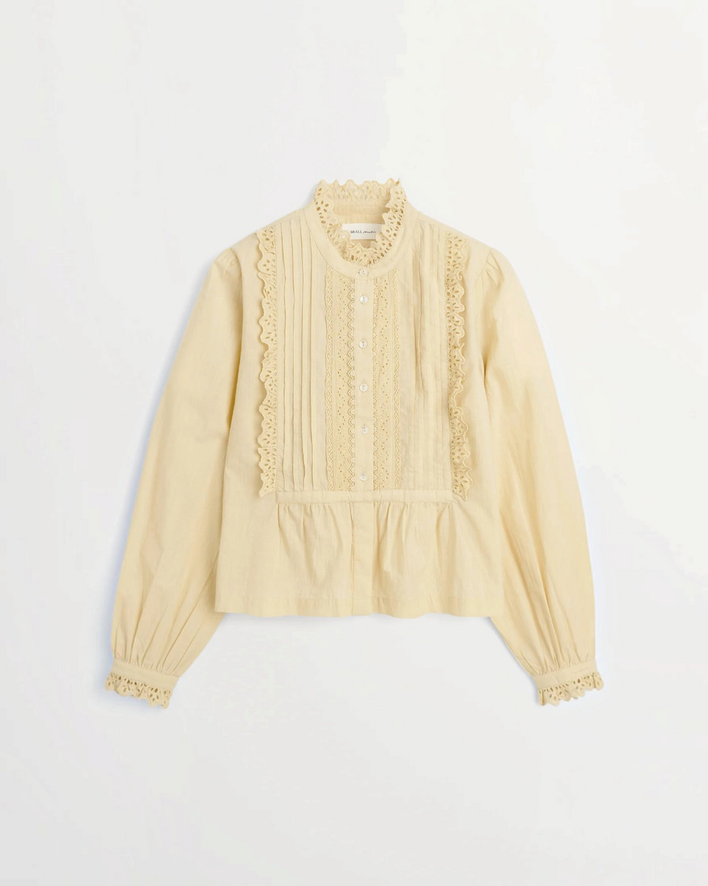 Chemise Merci Paris Skall Studio Lesley en coton biologique crème avec détails en dentelle et col à volants