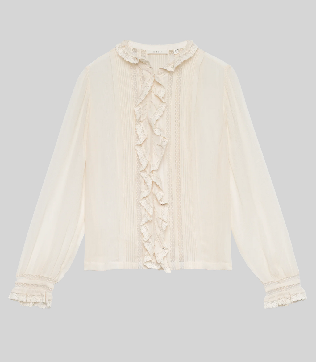 Blouse Merci Paris Dôen Magdeleine en soie écrue avec volants, dentelle délicate et plis nervurés sur le devant