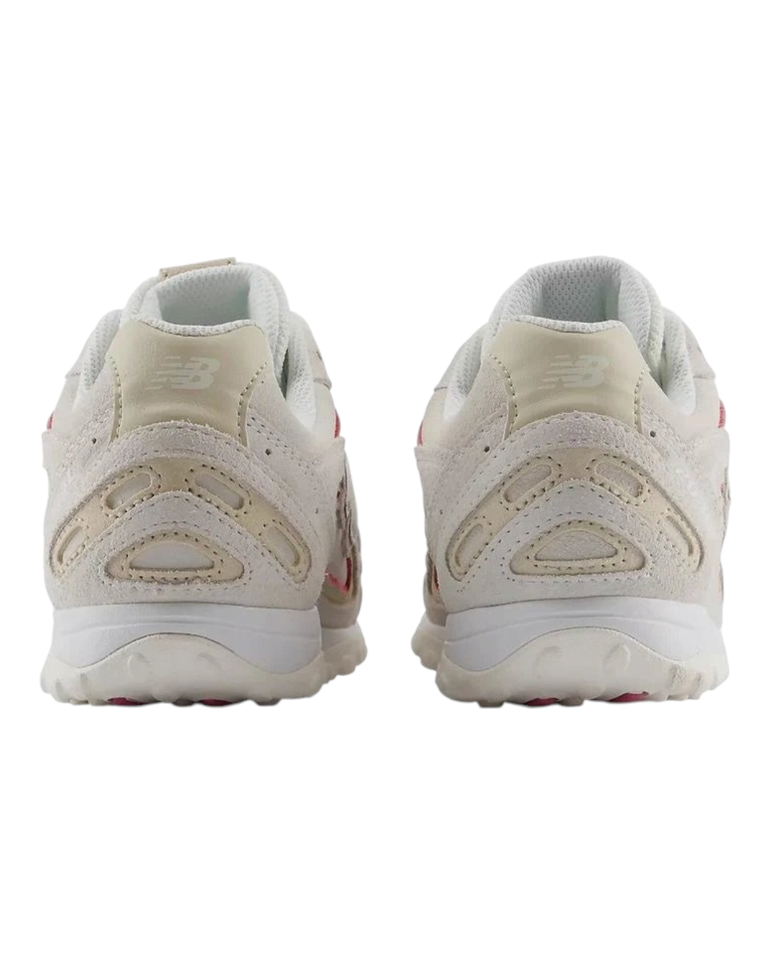 Vue arrière des baskets Merci Paris New Balance 204L couleur Sea Salt en daim et cuir avec détails embossés