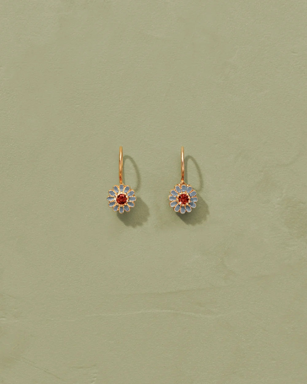 Tityaravy - Bo Sai earrings - Blue Garnet