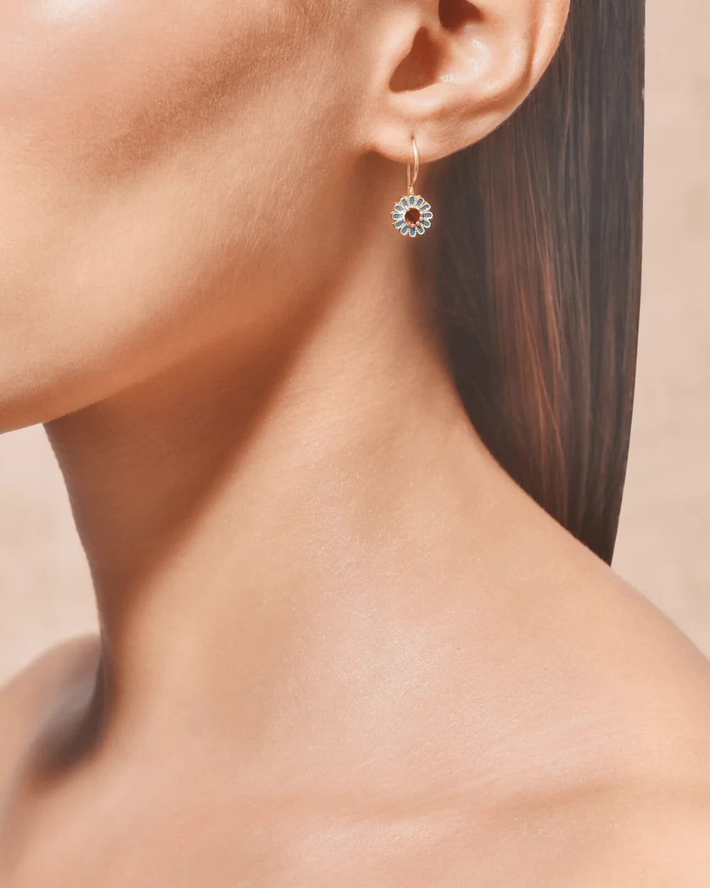 Tityaravy - Bo Sai earrings - Blue Garnet