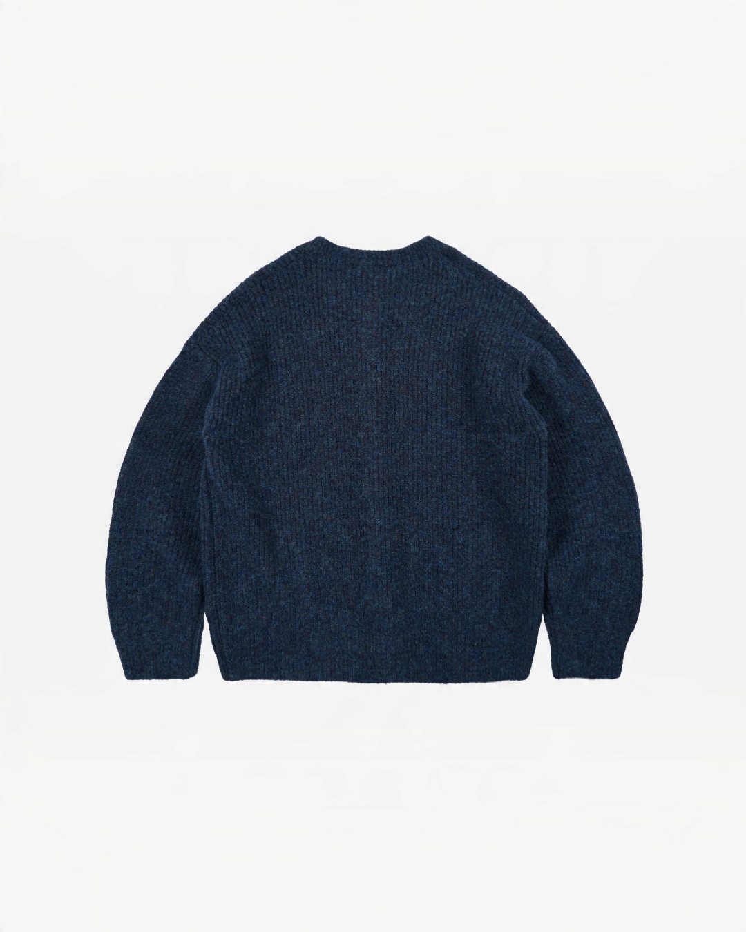 Cardigan en maille de laine bleu marine Frizmworks chez Merci Paris, vue arrière avec coupe décontractée