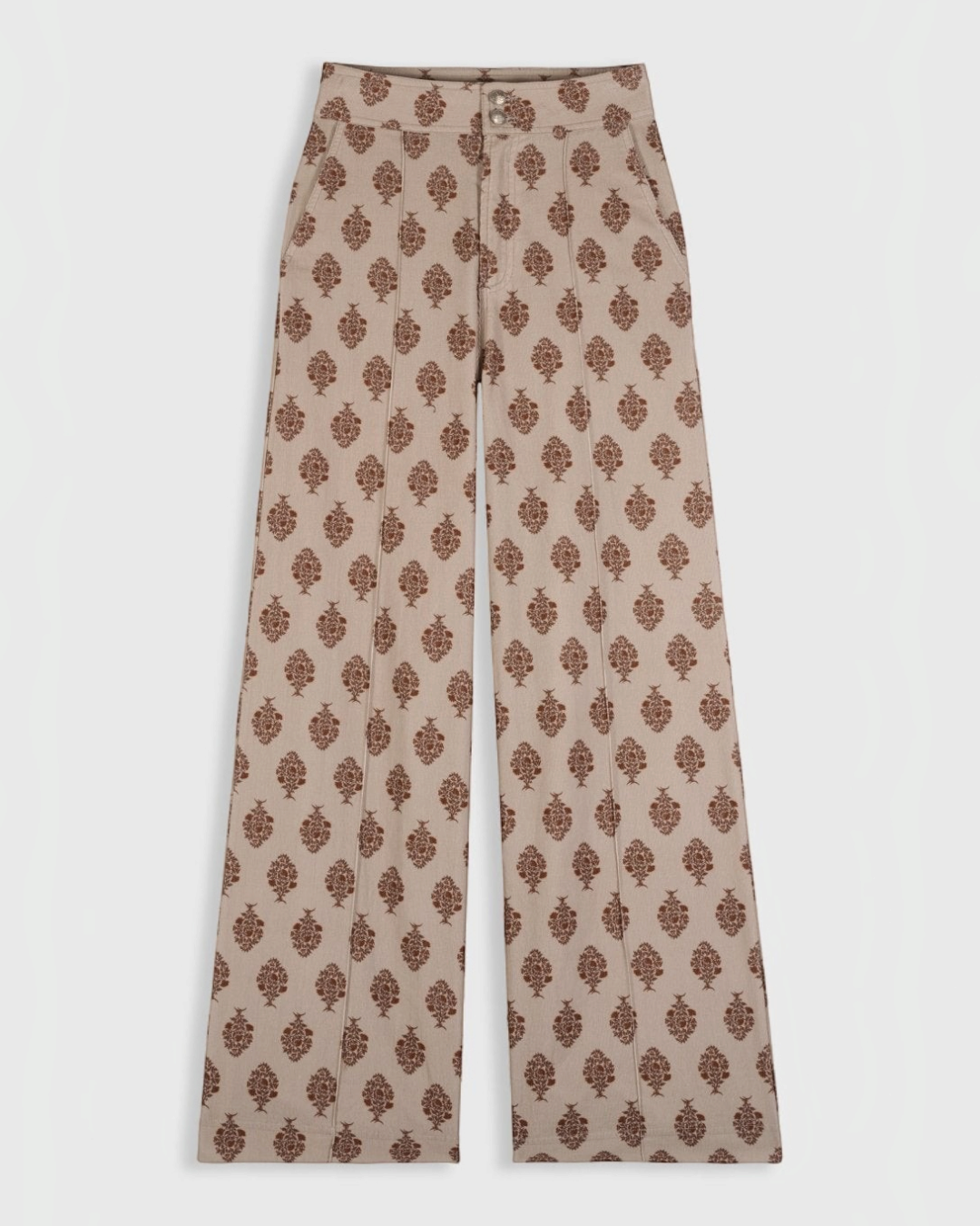 Pantalon Douglas Merci Paris par Maria De La Orden, coupe large beige à motifs floraux marron et plis structurés.