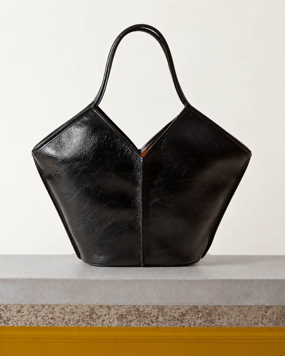 Hereu - Sac Callela Distressed En Cuir - Noir – Vue sur banc