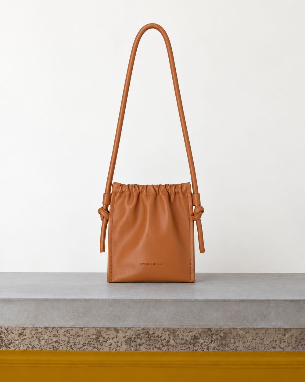 Raphaelle Germain - Sac Rio - Camel – Vue sur banc