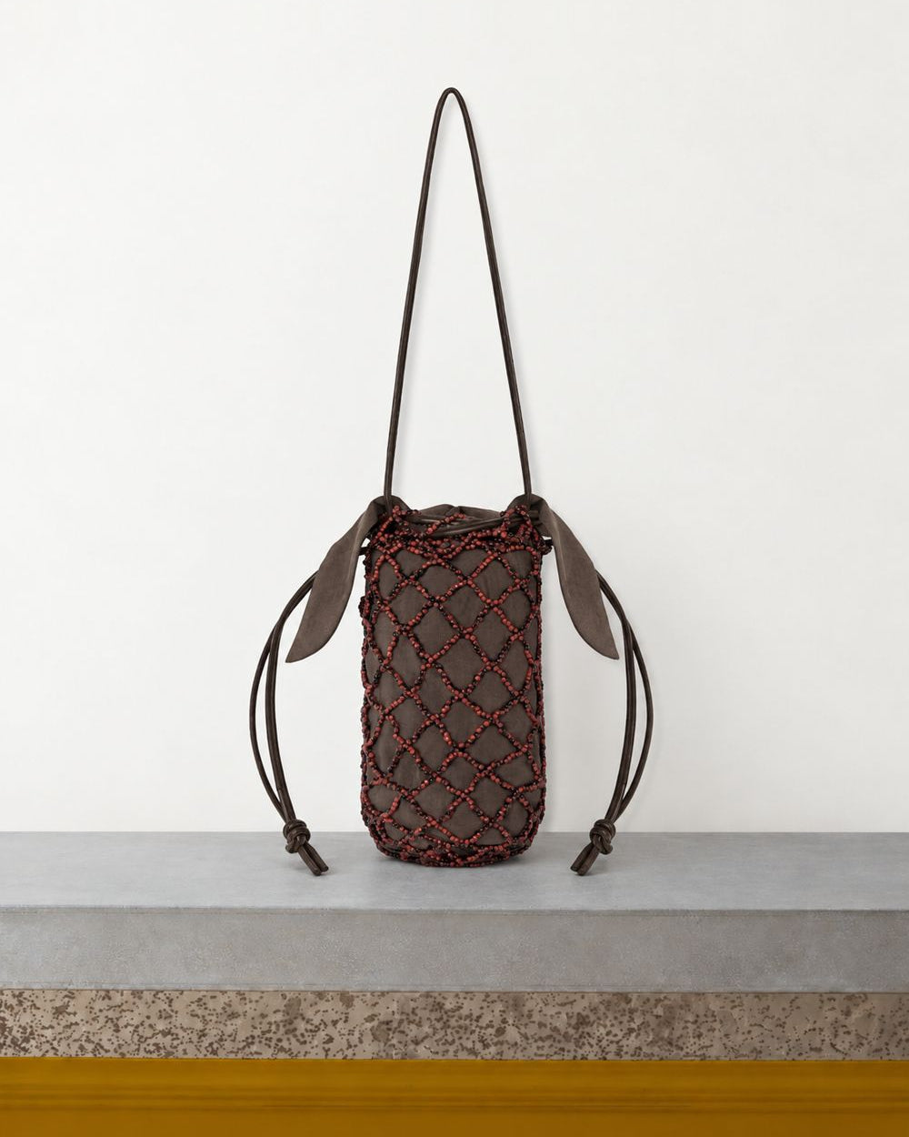 Cordera - Sac Filet Perles - Marron – Vue sur banc