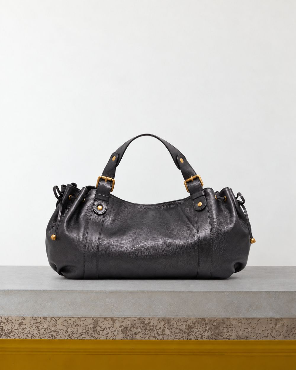 Gerard Darel - Sac À Main En Cuir Métallique 24H - Asphalte – Vue sur banc