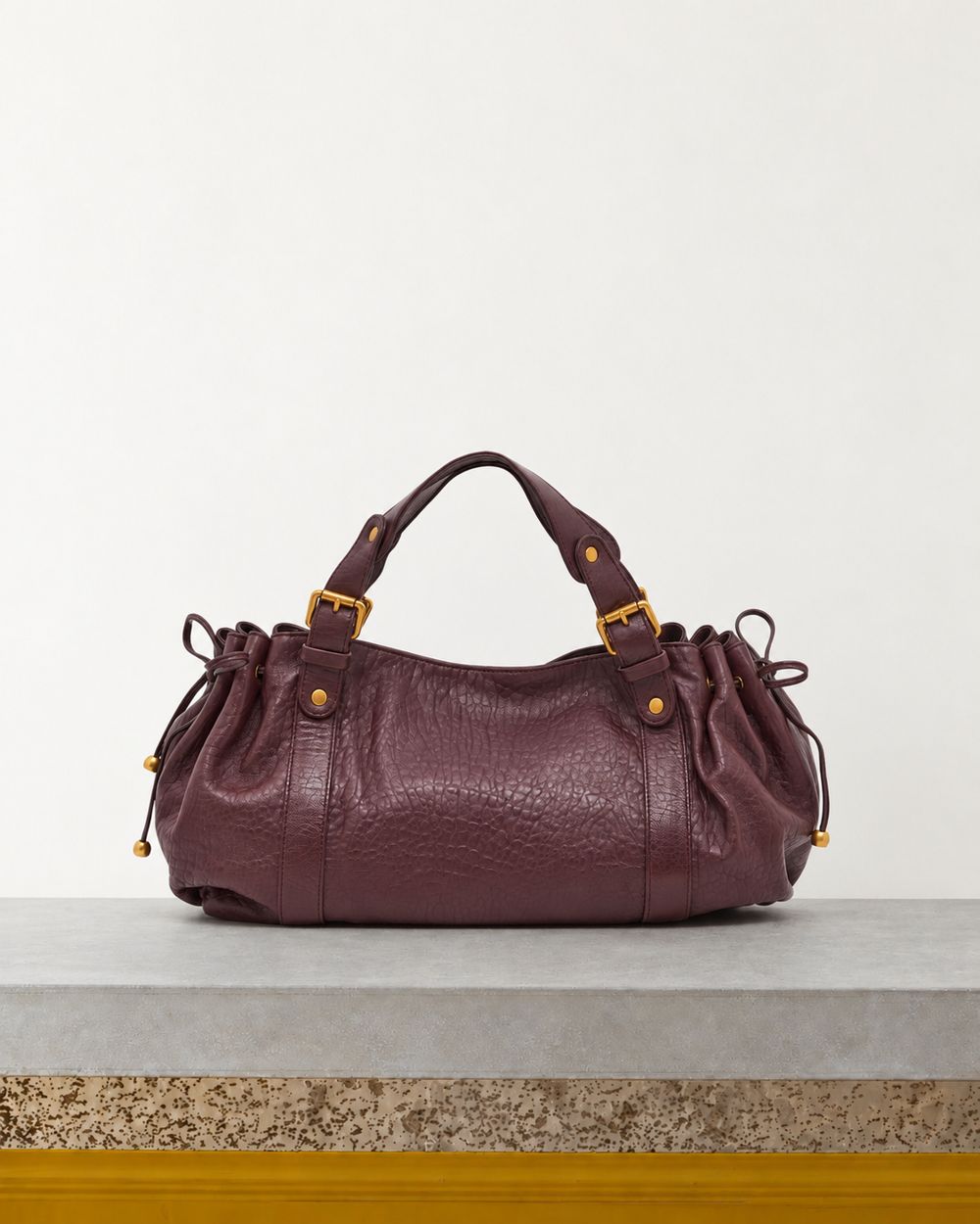 Gerard Darel - Sac À Main En Cuir Bubble 24H - Bordeaux – Vue sur banc