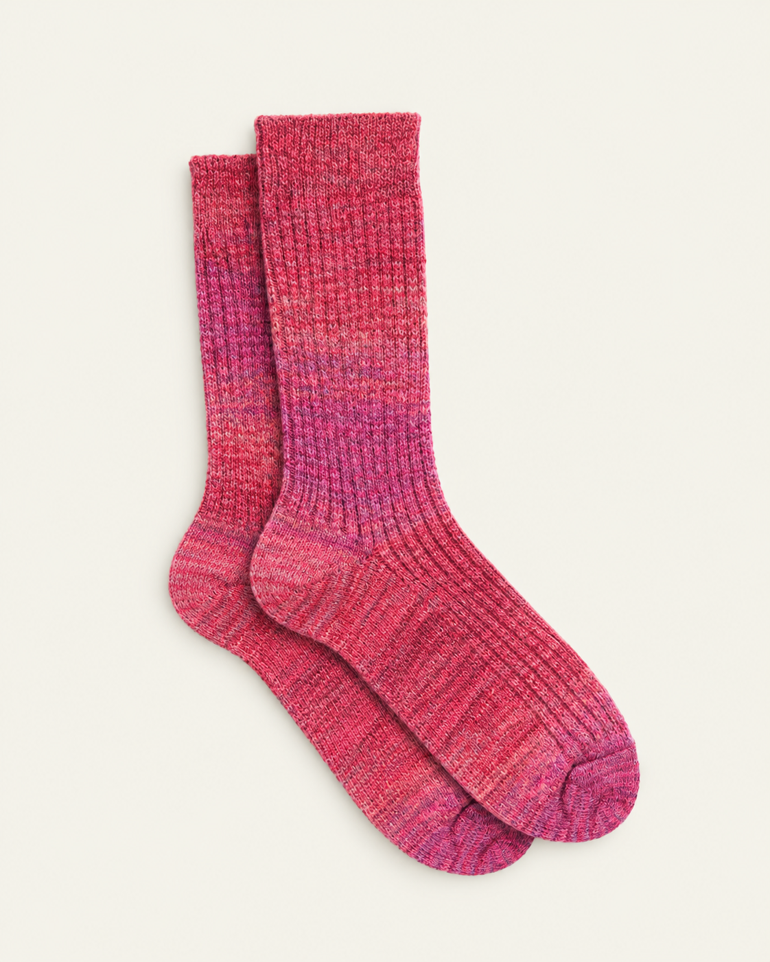 Anonymous ISM - Chaussettes Splash - Rose — paire en packshot sur fond écru