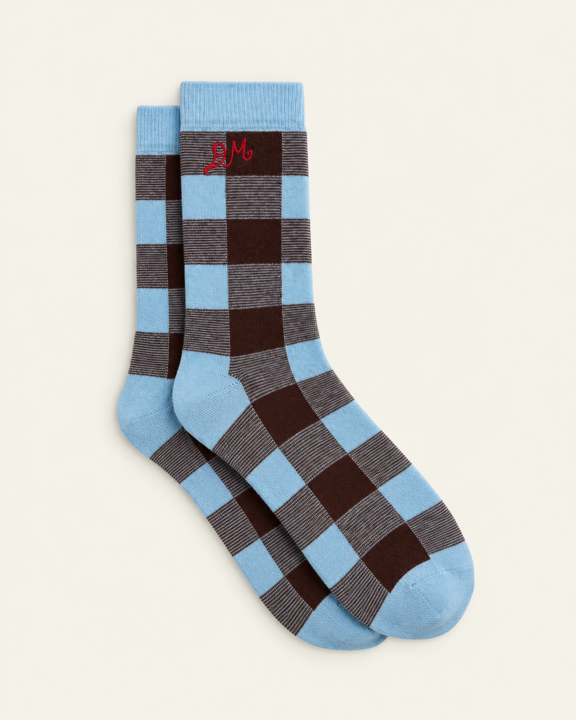 Damson Madder - Chaussettes vichy - Marron & Bleu — paire en packshot sur fond écru