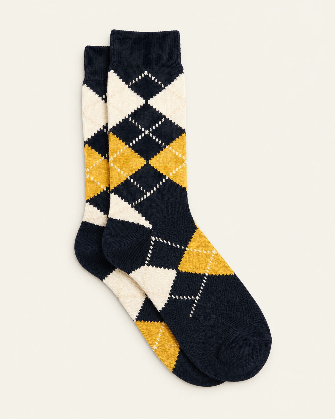 Beams Plus - Chaussettes À Losanges - Bleu — paire en packshot sur fond écru