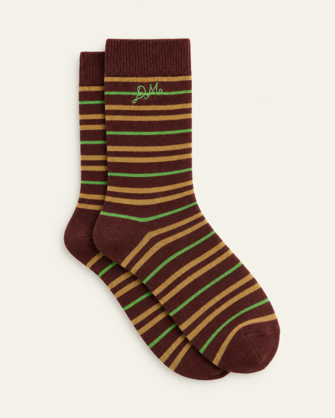 Damson Madder - Chaussettes à rayures multicolores - Marron & Vert — paire en packshot sur fond écru