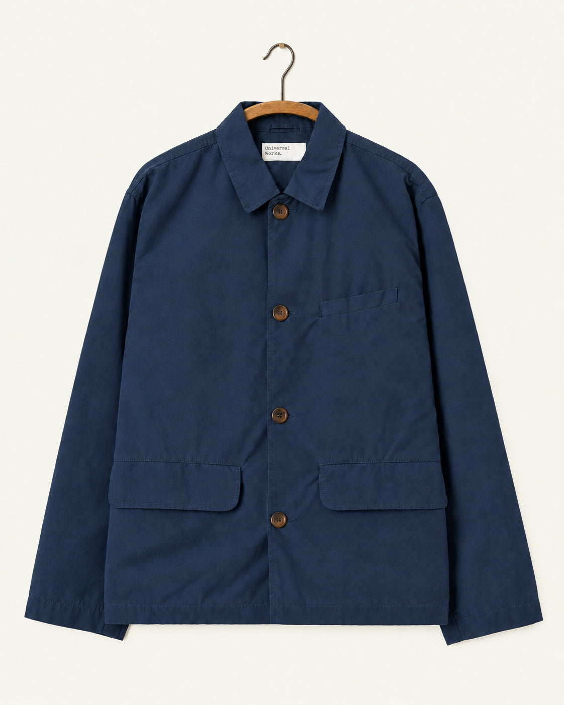 Universal Works - Veste Warmus - Marine, vue de face sur cintre